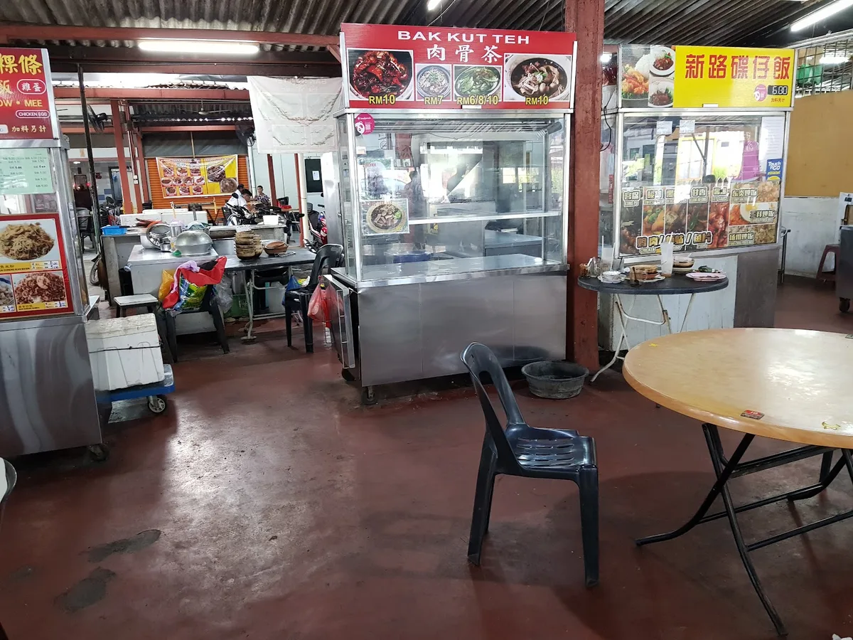 Chain Ferry Road Curry Mee — interior