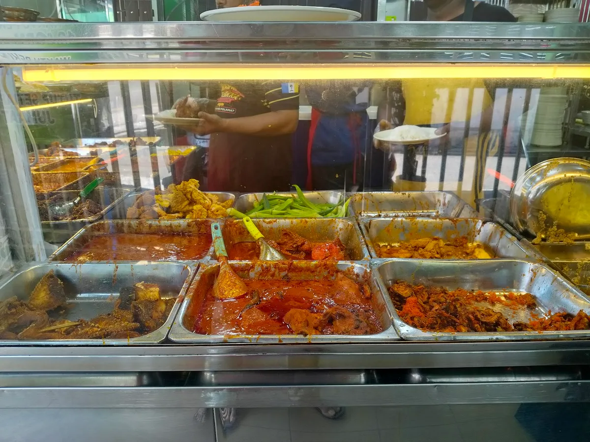 Nasi Kandar Deen Maju — interior
