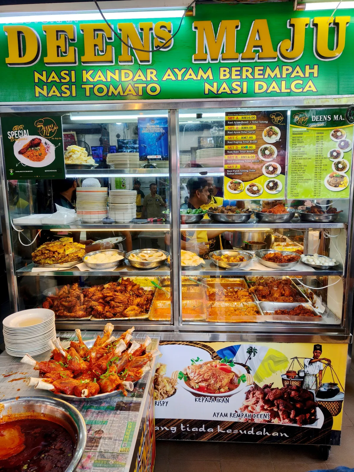 Nasi Kandar Deen Maju — interior