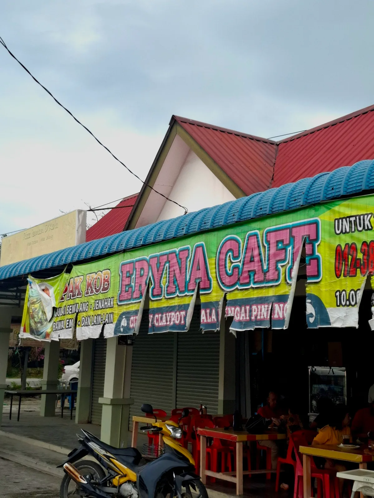 Eryna Cafe Curry Claypot — storefront