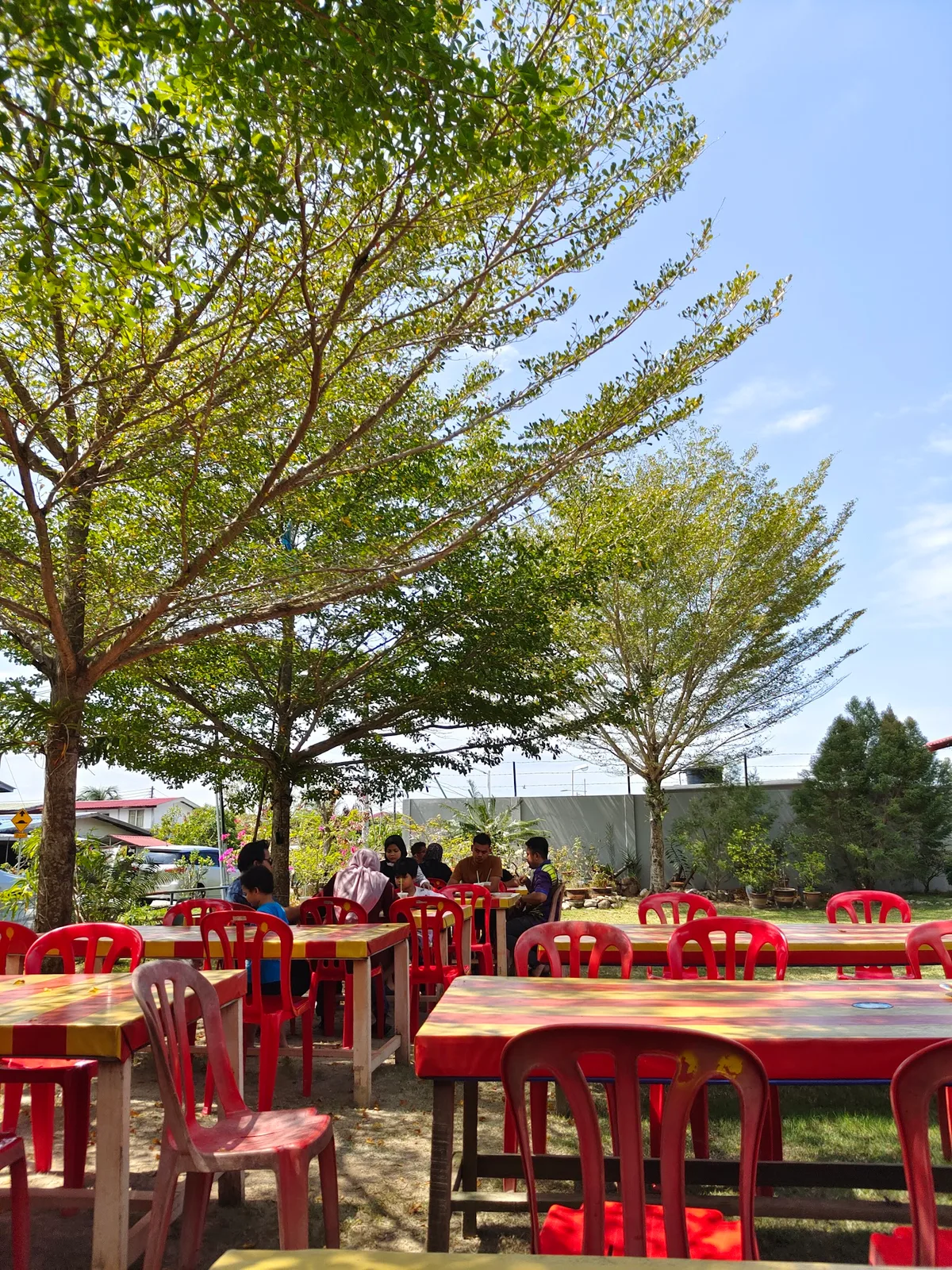 Eryna Cafe Curry Claypot — interior