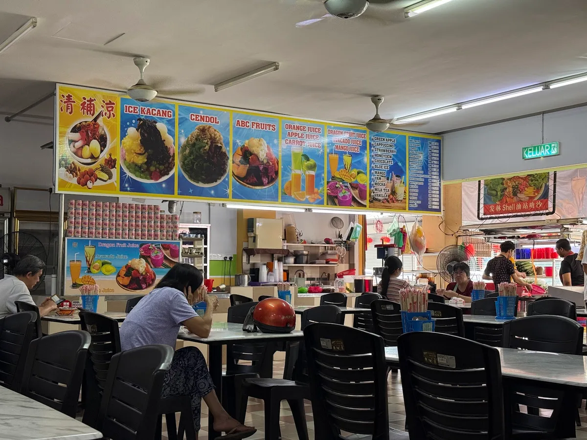 Farlim Shell Station Laksa Cafe — interior