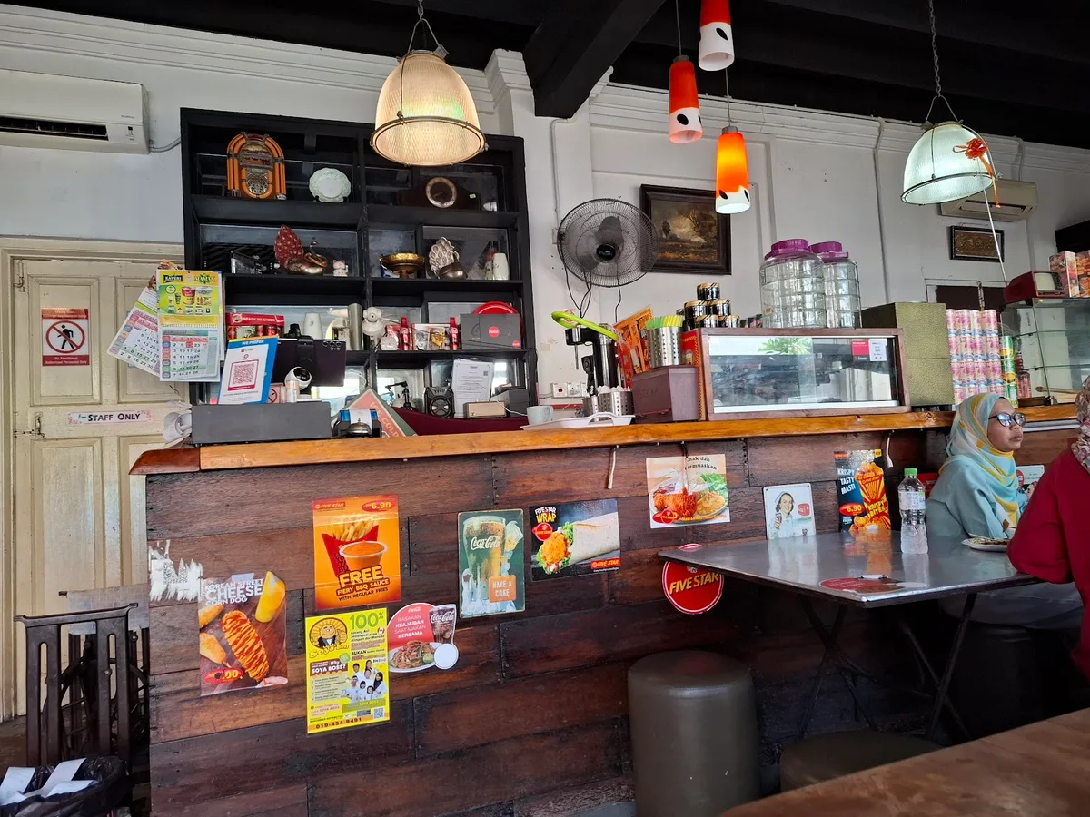 Haji Cendol & Coconut Shake — interior
