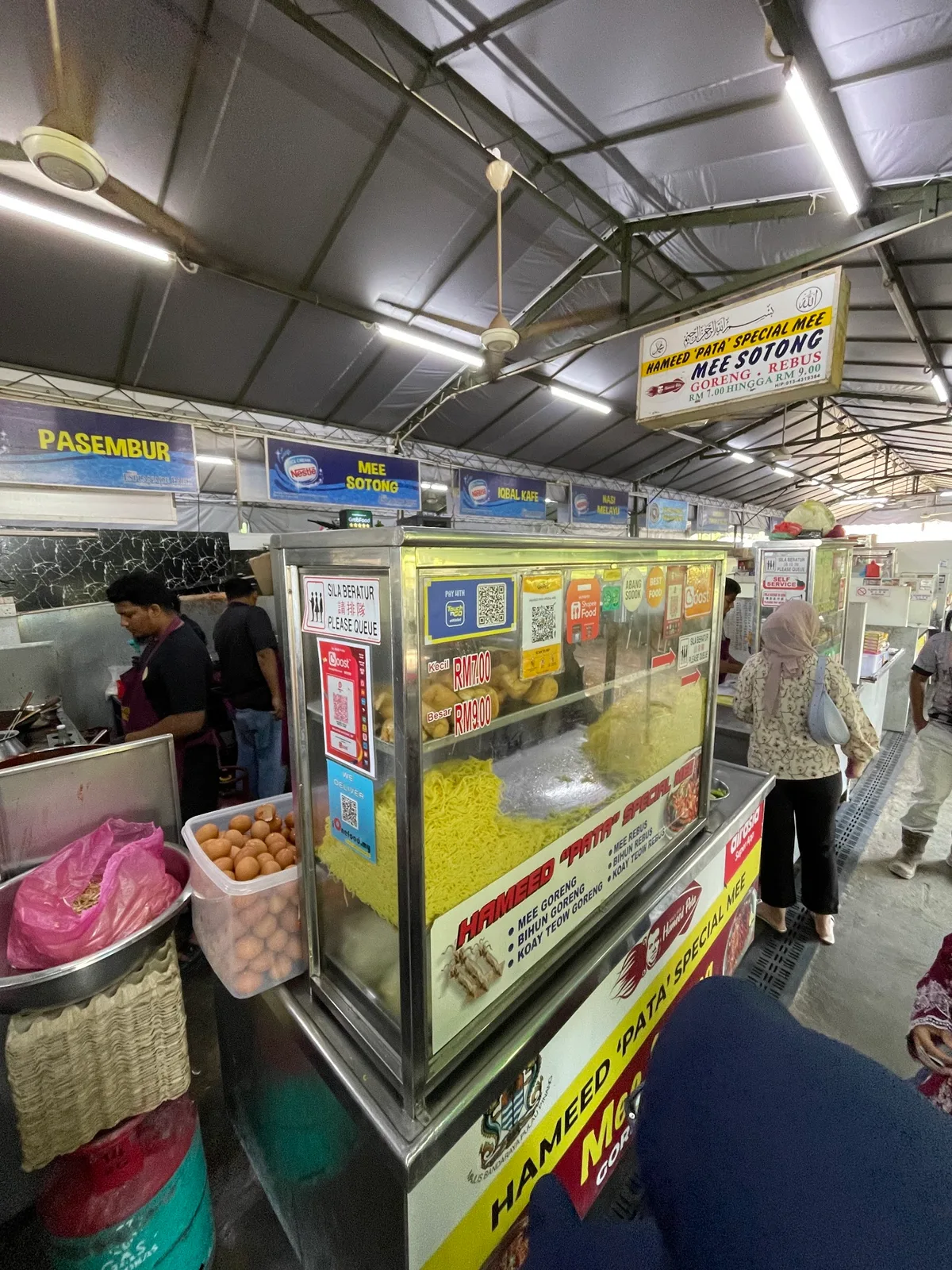 Hameed Pata Mee Sotong — interior