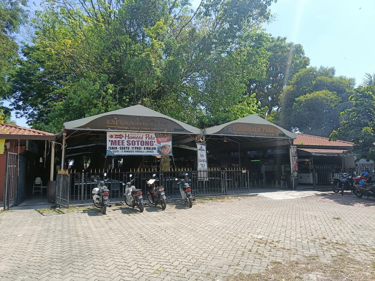 Hameed Pata Mee Sotong — storefront