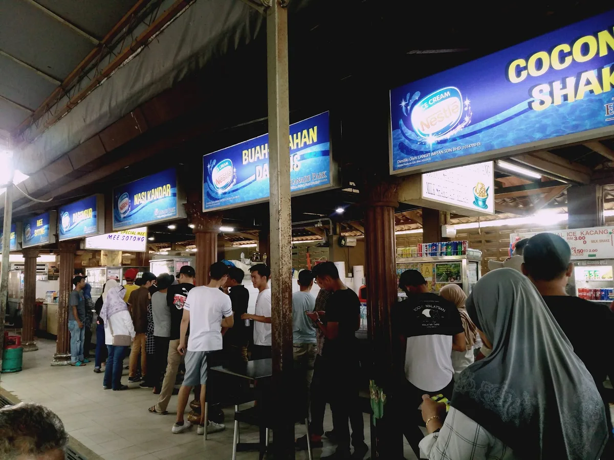Hameed Pata Mee Sotong — interior