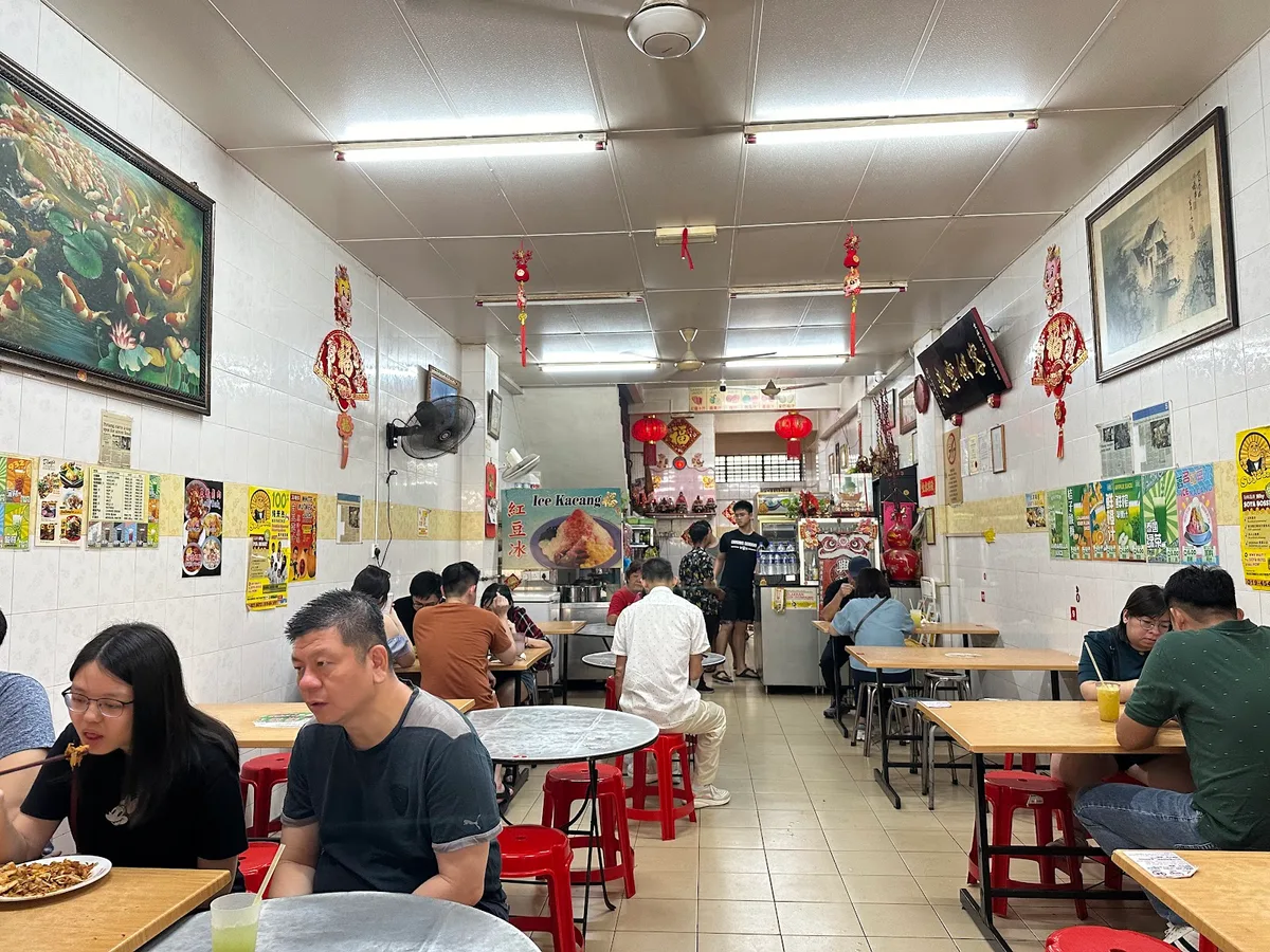 Heng Huat Kafe Oh Chien — interior