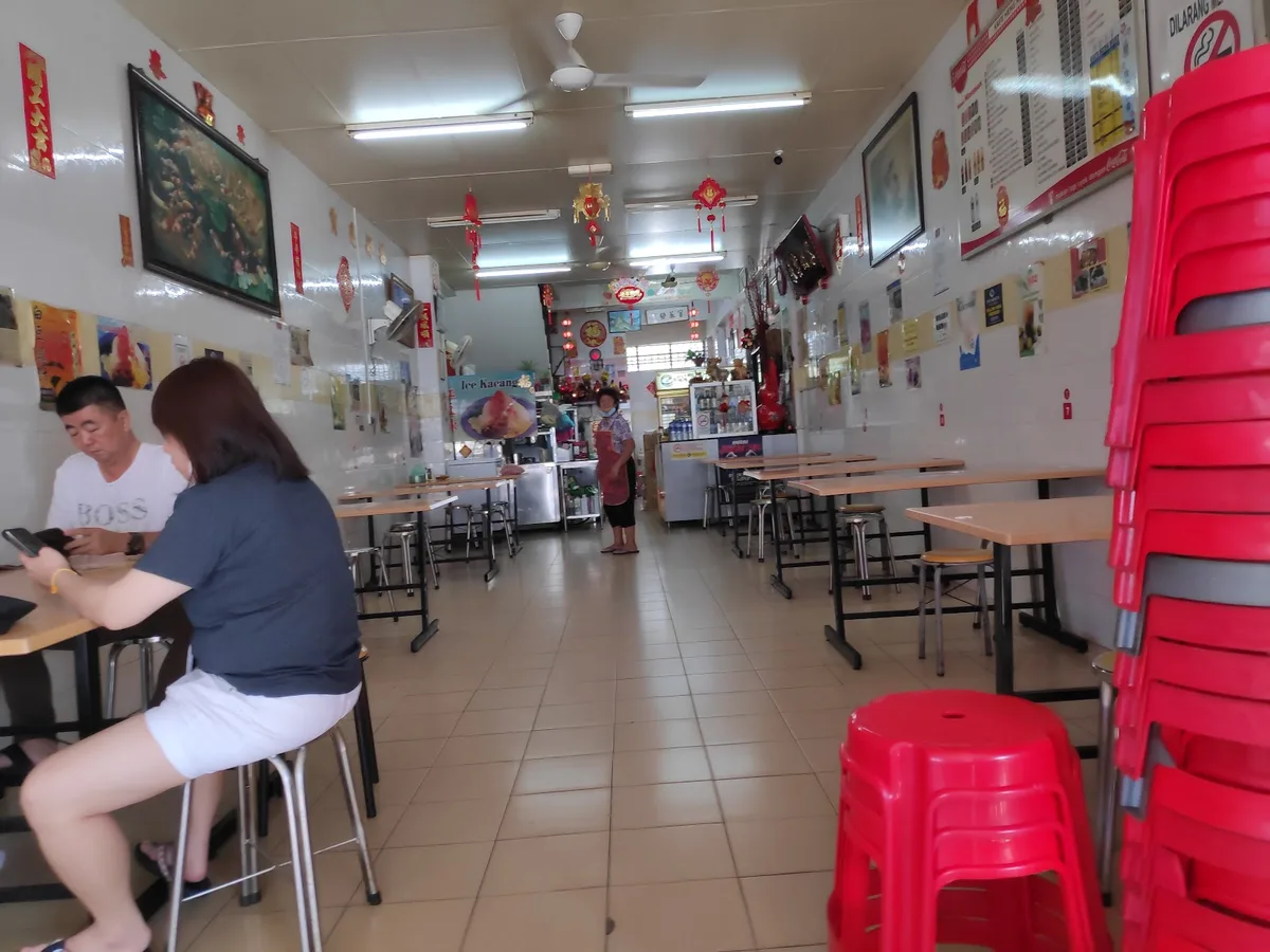 Heng Huat Kafe Oh Chien — interior