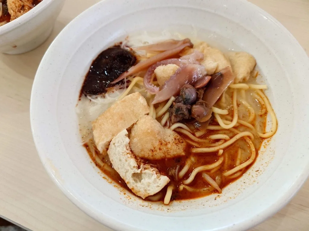 Hot Bowl White Curry Mee — signature dish