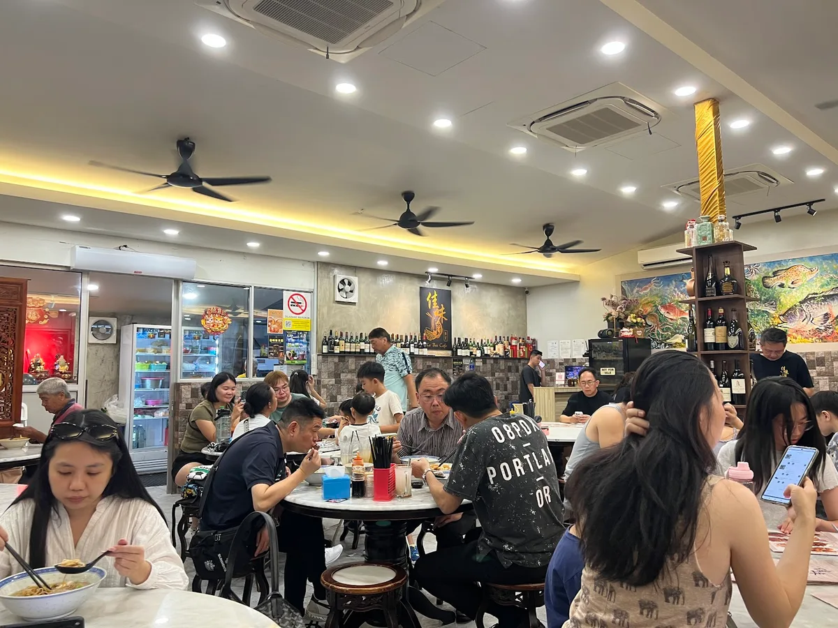 Ka Bee Fish Head Beehoon — interior