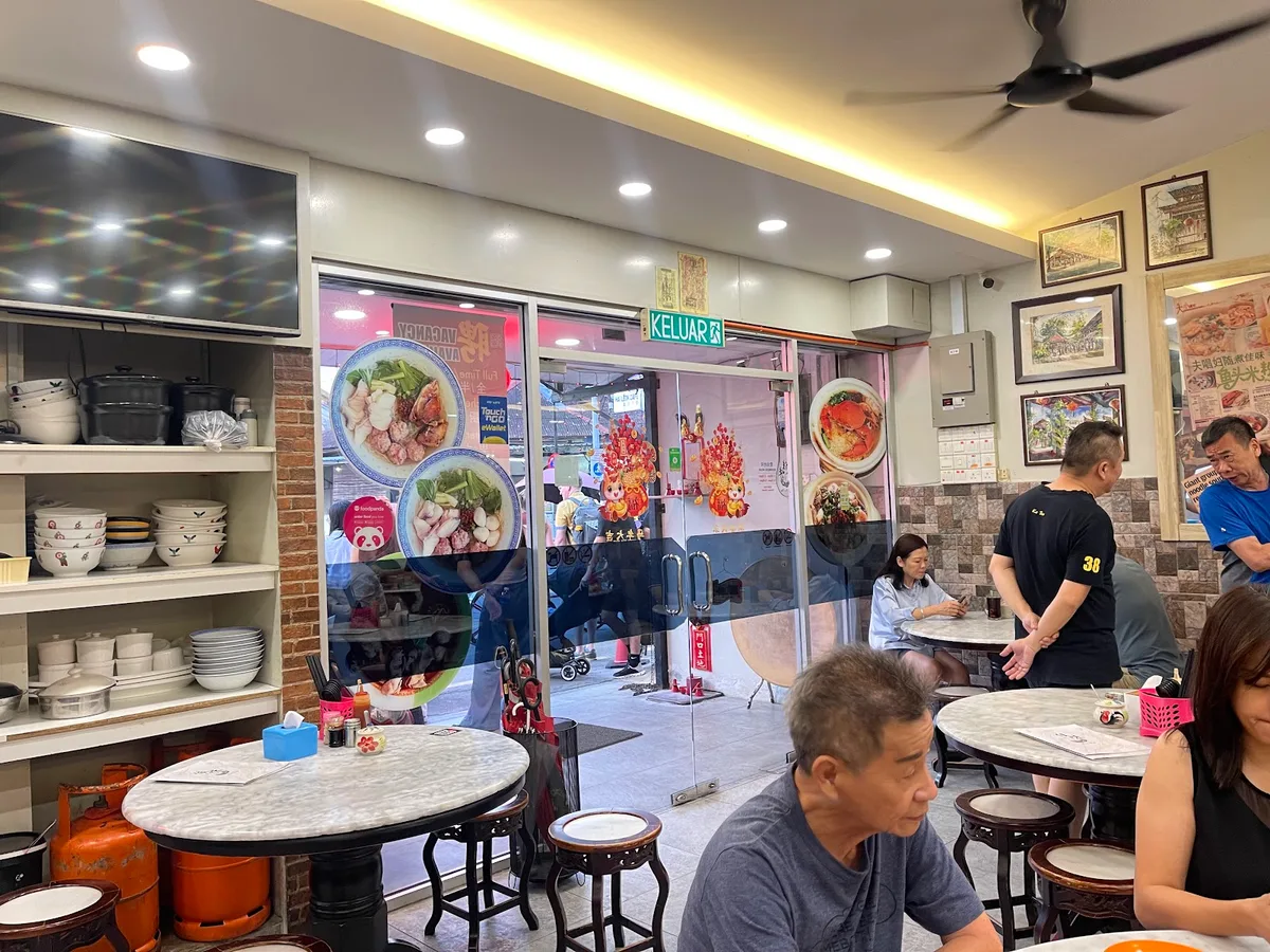 Ka Bee Fish Head Beehoon — interior