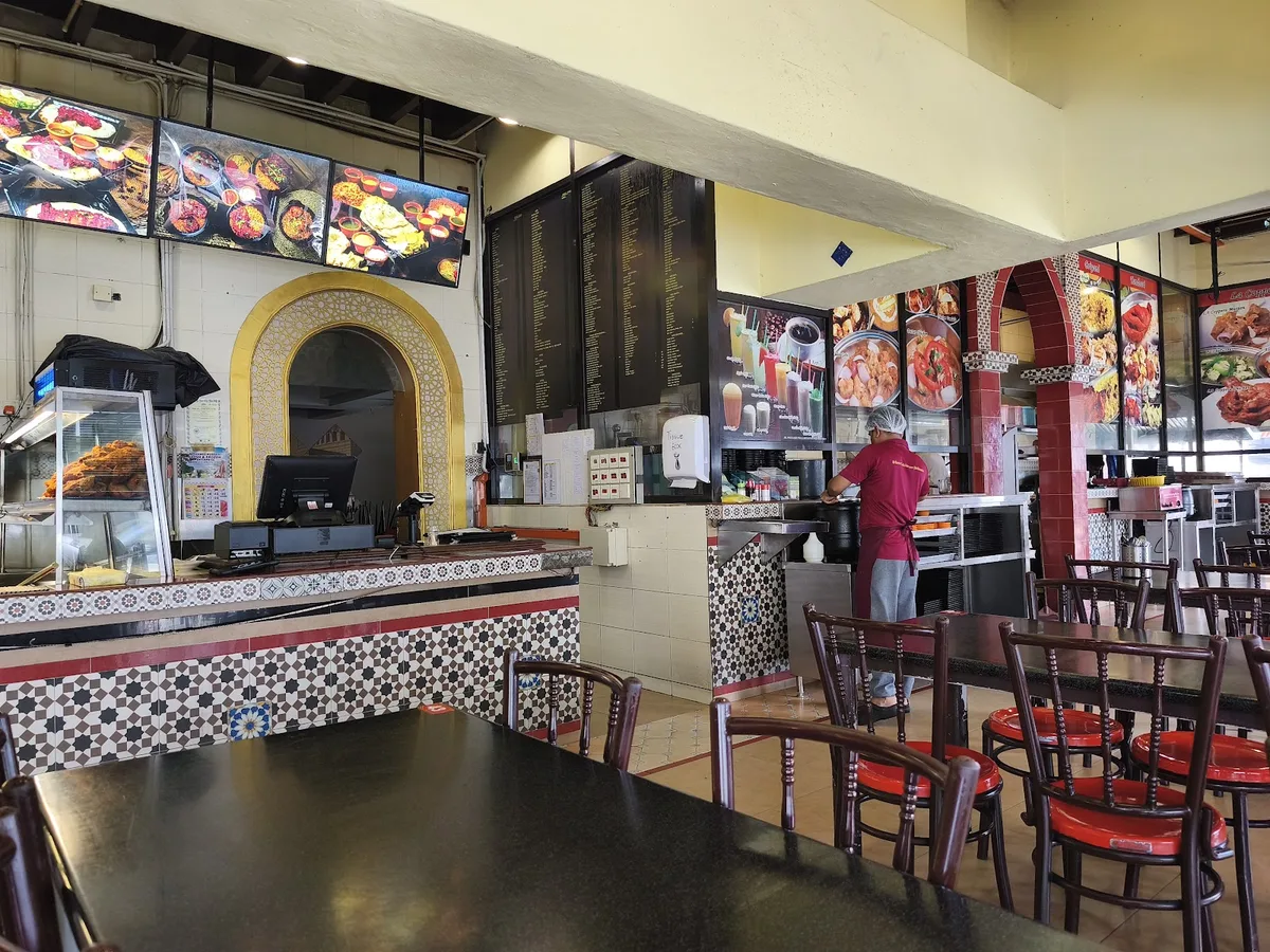 Restoran Kapitan — interior