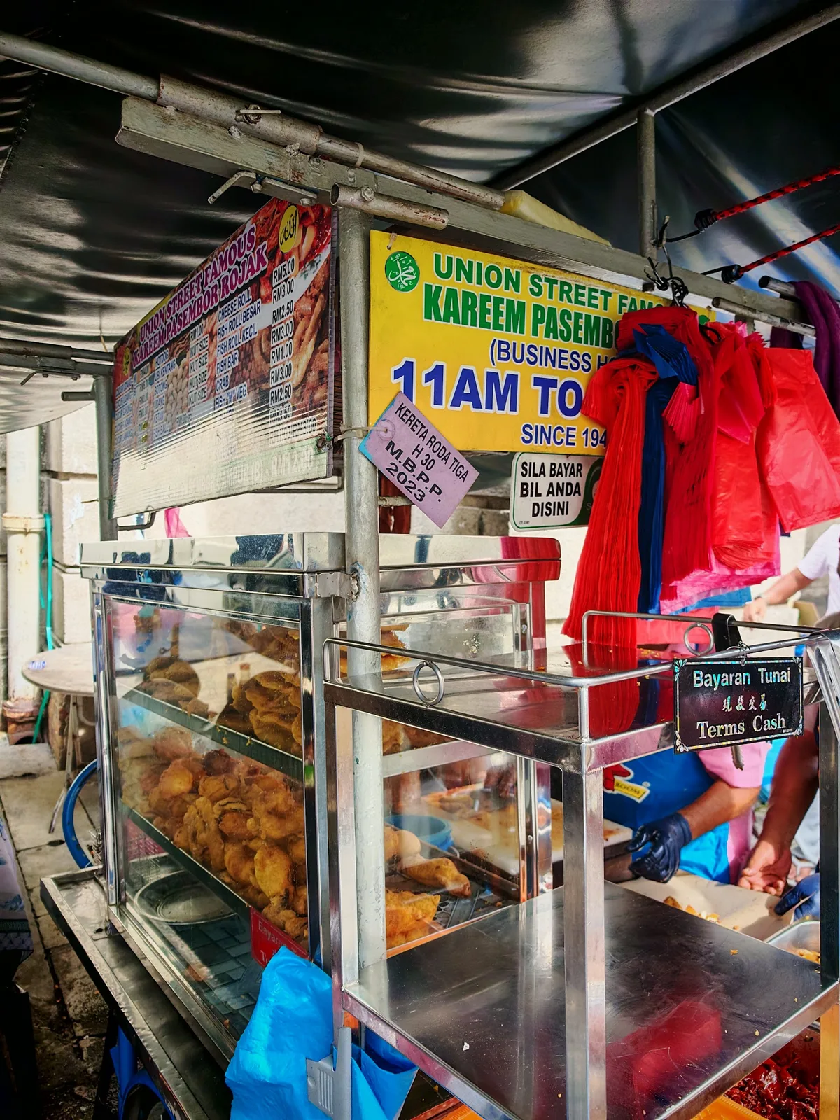 Kareem Pasembur Rojak — signature dish