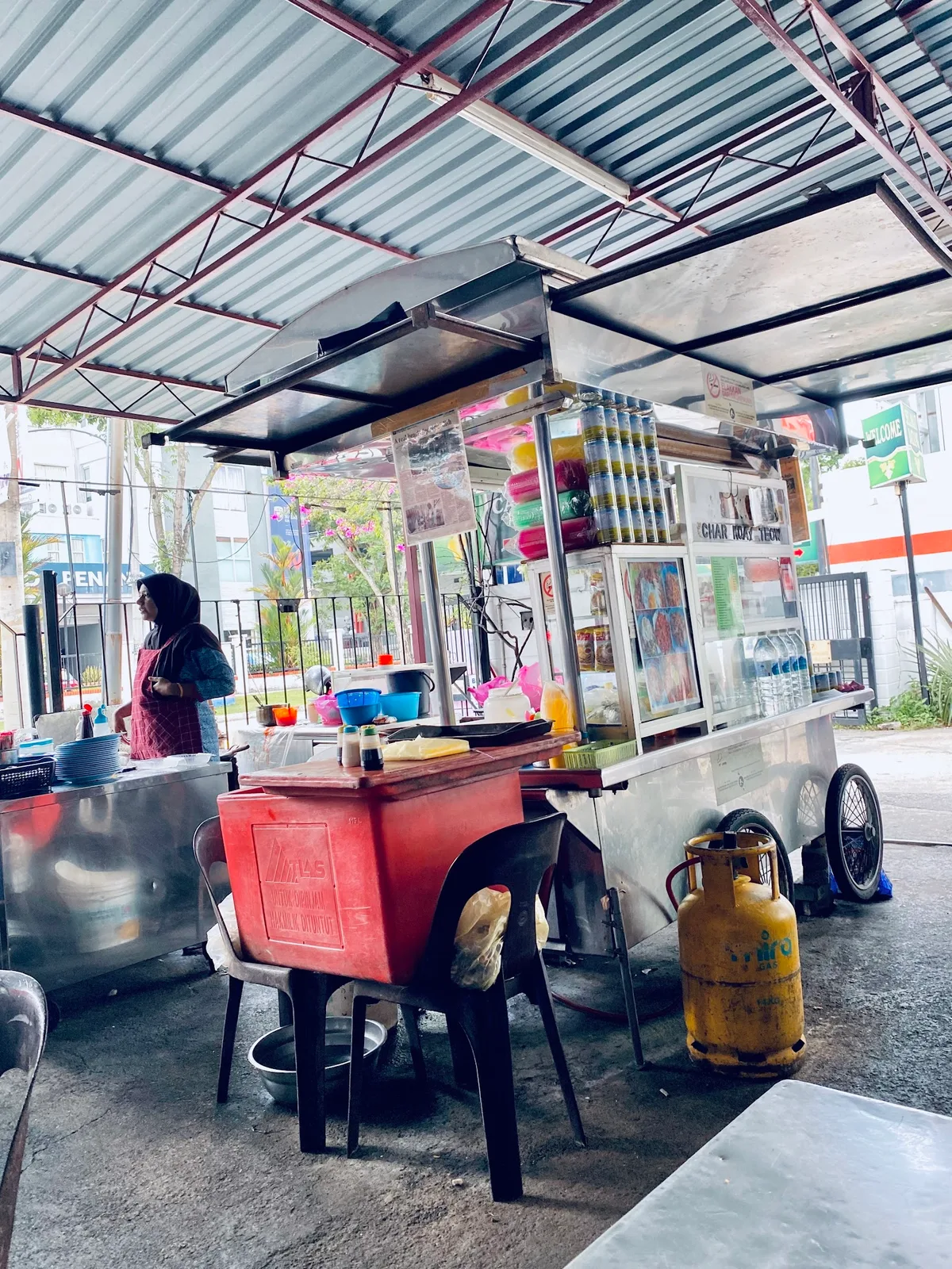 Mamu Maggi Goreng — interior