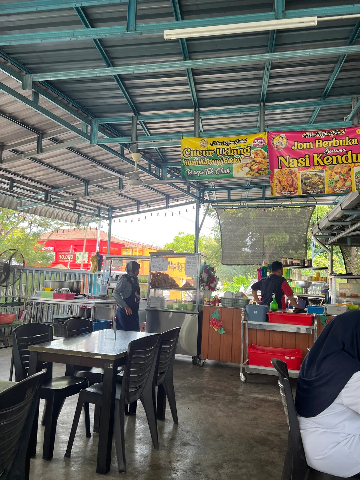 Mee Rebus Faisol — interior