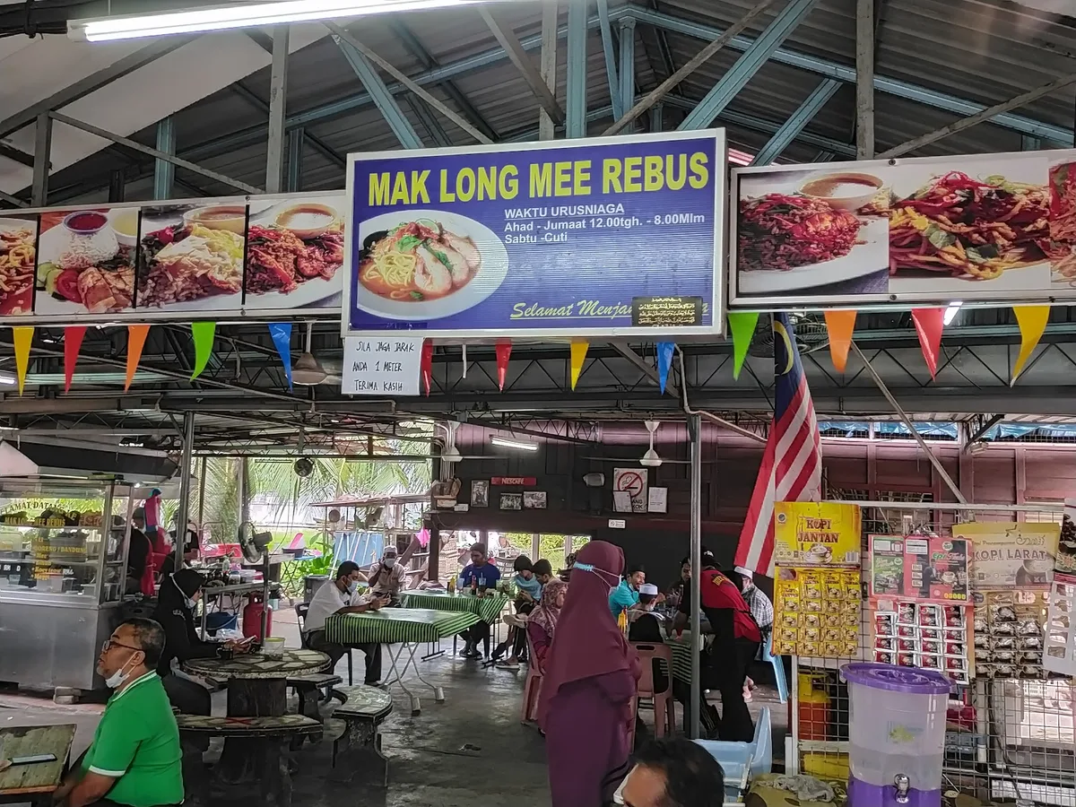 Mee Rebus Mak Long — interior