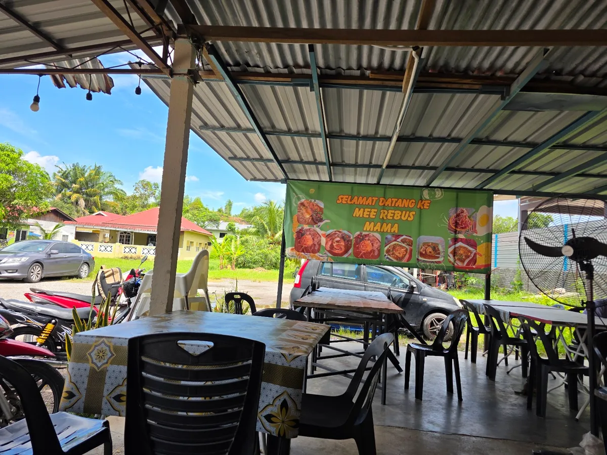 Mee Rebus Mama — interior