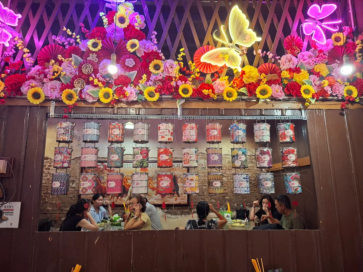 Moh Teng Pheow Nyonya Kuih — interior