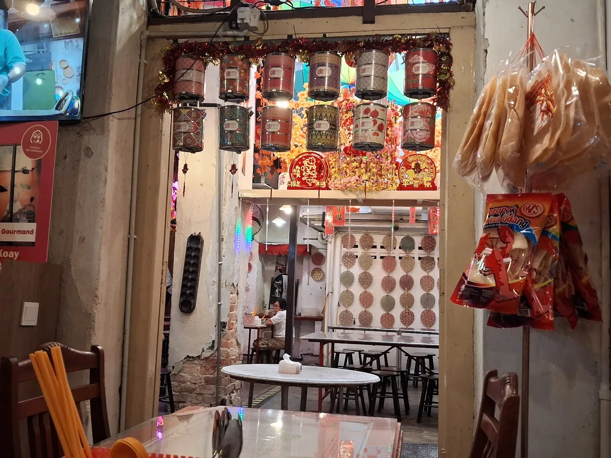 Moh Teng Pheow Nyonya Kuih — interior
