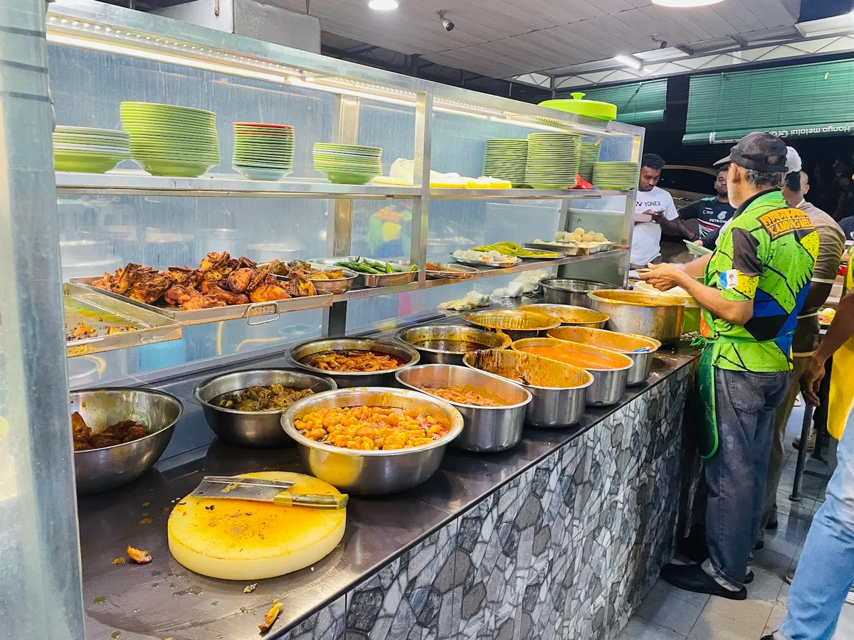 Nasi Kandar Kampung Melayu — interior
