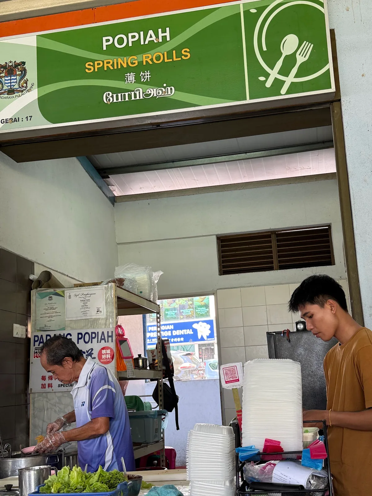 Padang Brown Seafood Popiah — interior