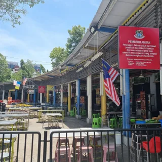 Padang Brown Seafood Popiah — storefront