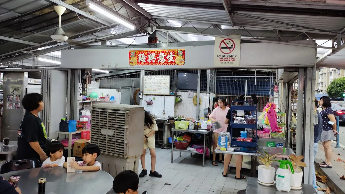Perak Road Fish Head Beehoon — interior