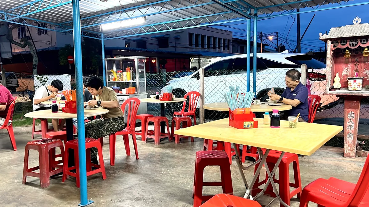 Permatang Tinggi Kuey Tiow Soup — interior
