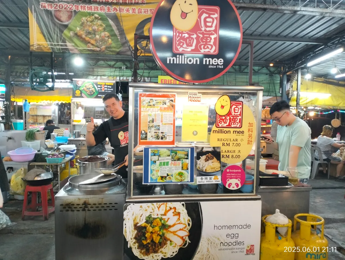 Raja Uda Food Court Oyster Omelette — interior