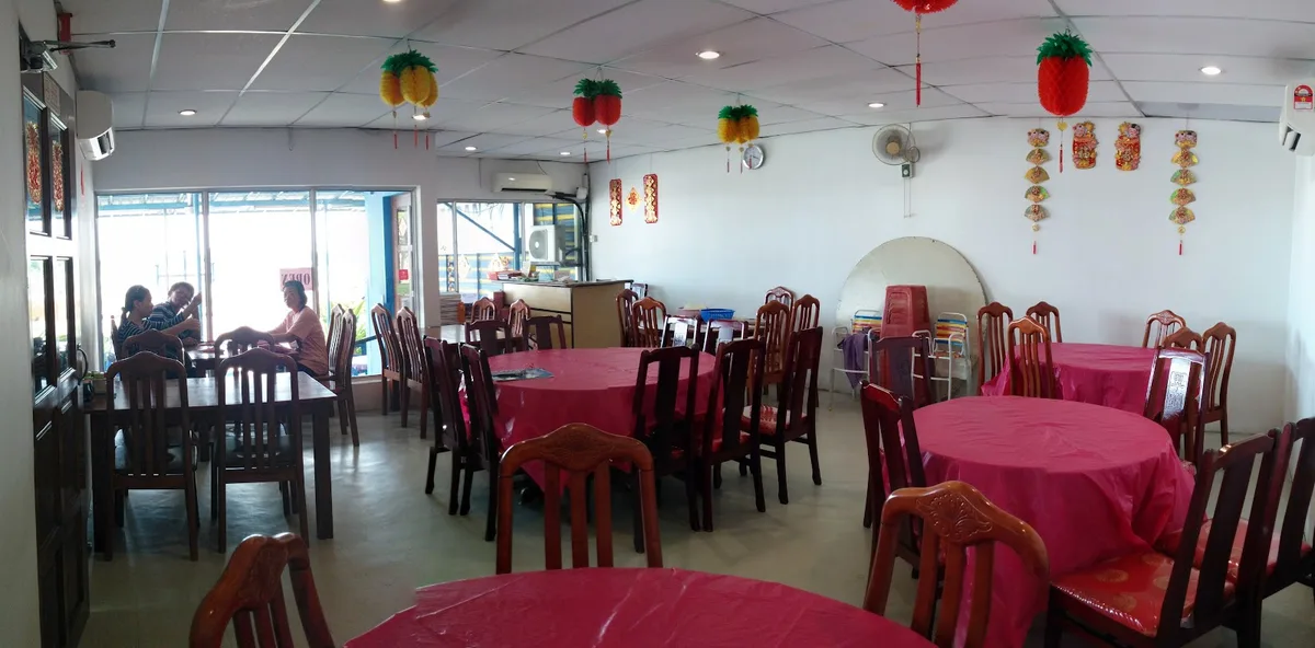 Restoran 77 Famous Curry Fish Head — interior