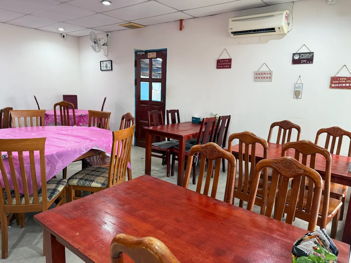 Restoran 77 Famous Curry Fish Head — interior