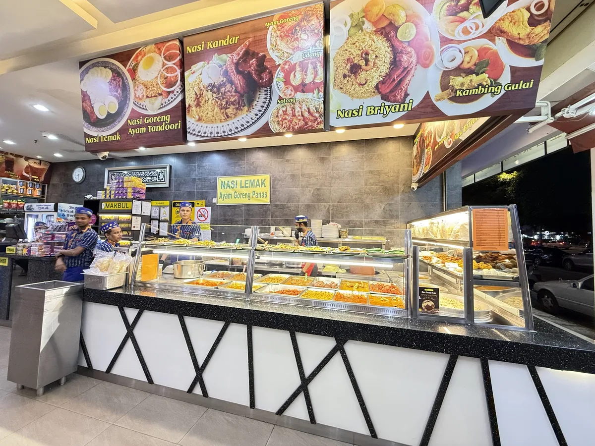 Restoran Makbul — interior