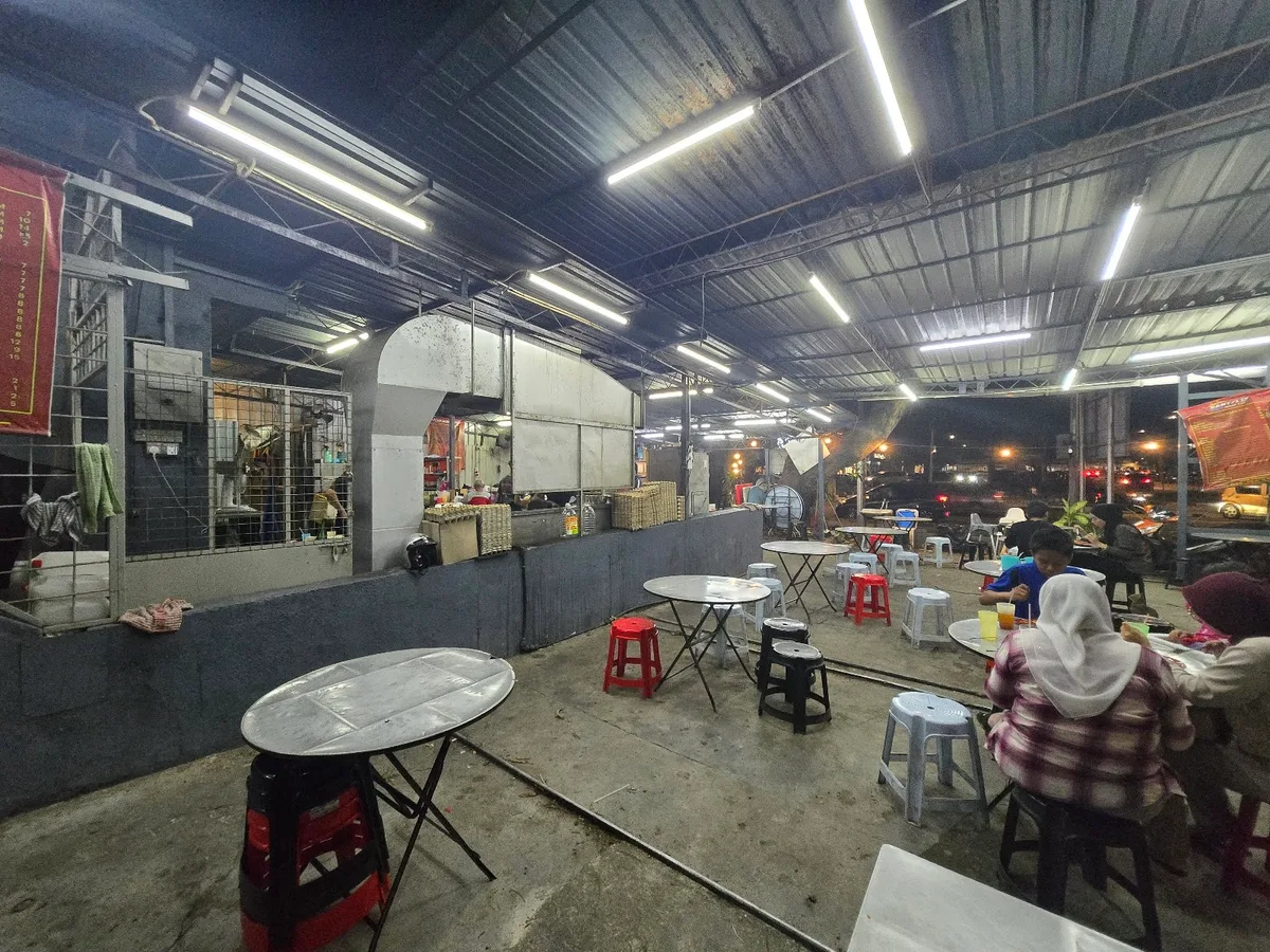 Sany Char Koay Teow — interior