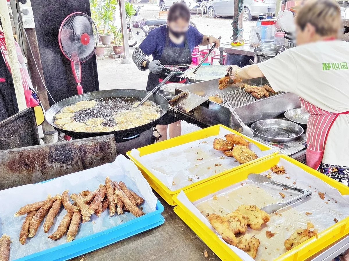 Tan Jetty Prawn Fritters & Loh Bak — signature dish