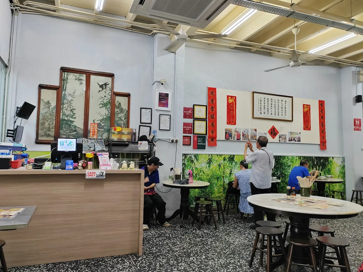 Tok Tok Mee Bamboo Noodle — interior