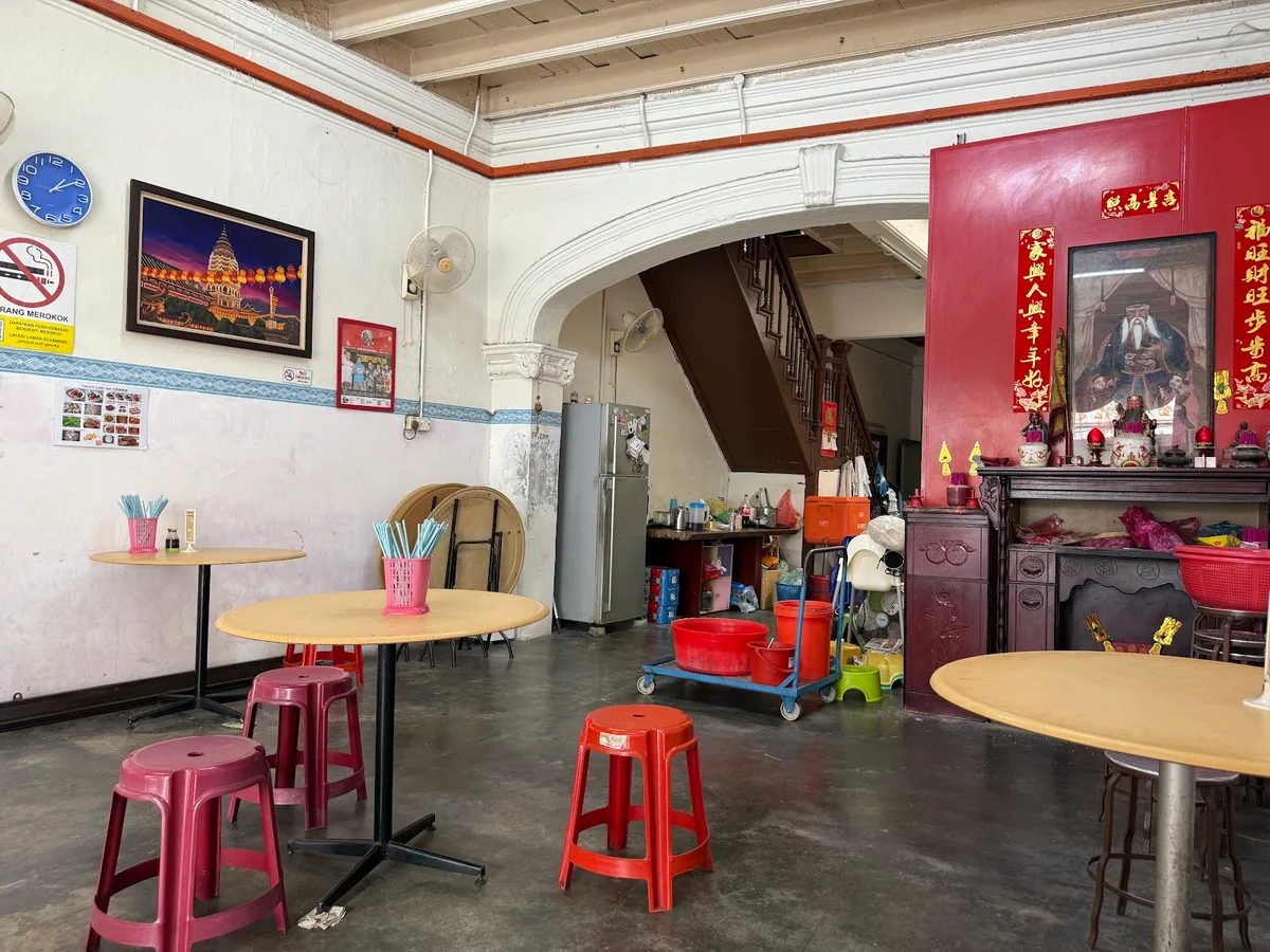 Tua Pui Curry Mee — interior