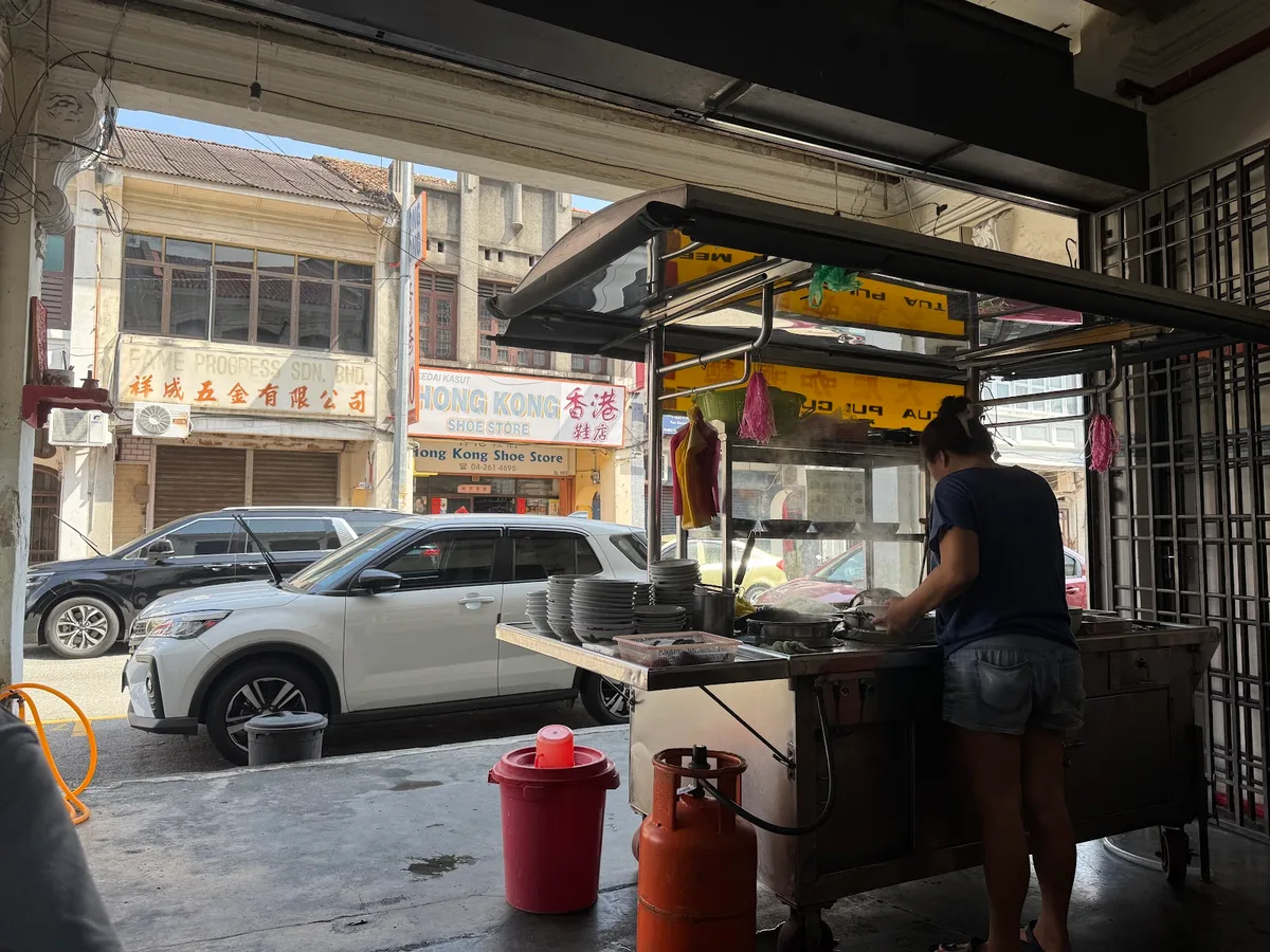 Tua Pui Curry Mee — interior