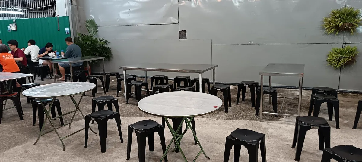 Village Fish Head Beehoon — interior