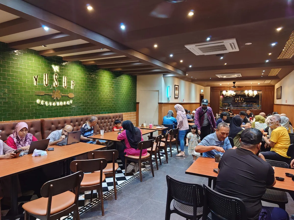 Yusuf Restaurant Nasi Kandar — interior